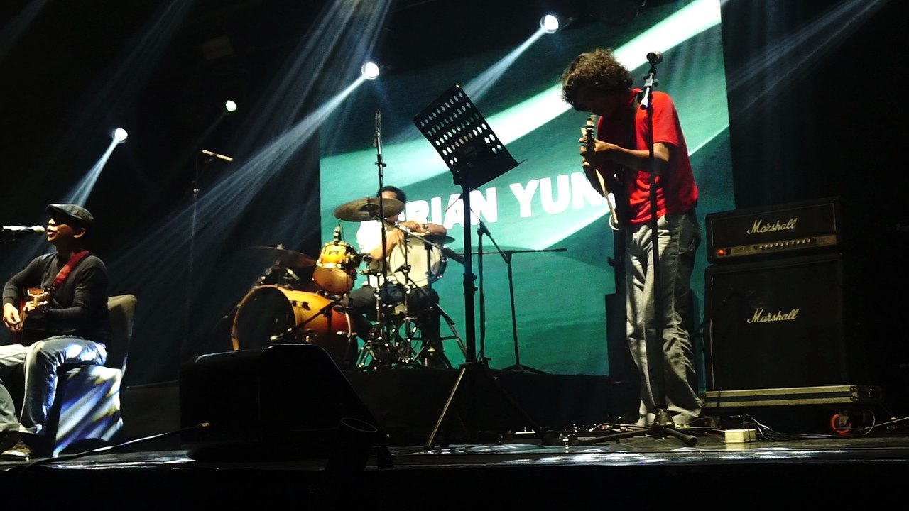 Adrian Yunan - Berlayar