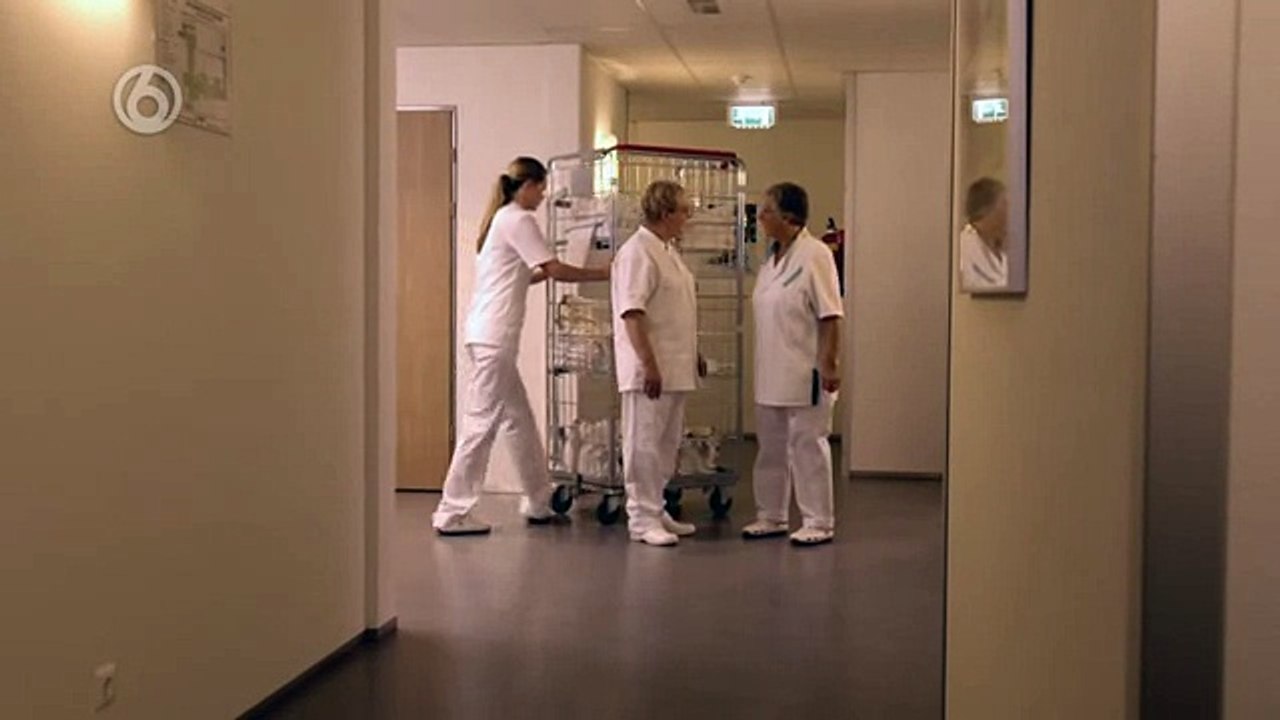 Une femme rend visite au gynécologue