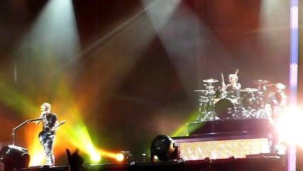 Download Video: Muse - Interlude + Hysteria, Bassendean Oval, Perth, WA, Australia  12/19/2010