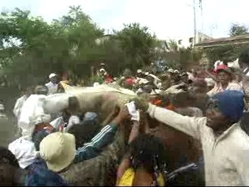 Une famadihana à Tana