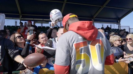 Telvin Smith cheers with fans before signing autographs at Pro Bowl practice