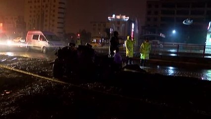 Otomobil Köprünün Demir Korkuluklarına Çarparak İkiye Bölündü: 1 Ölü, 2 Yaralı