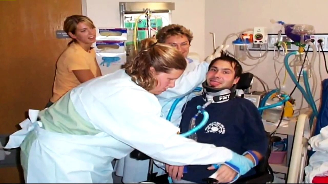 Business Owner Donates Unique Table to Help Paralyzed Artist Pursue His Dream