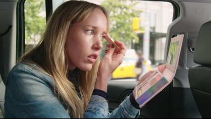 We Test Gigi Hadid's Jetsetter Palette in Every Day Commute