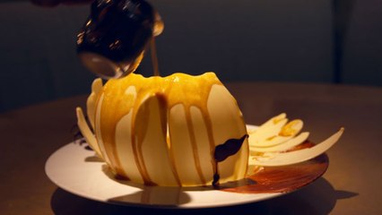 This New York City Restaurant Makes An Amazing Melting White Chocolate Dessert