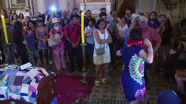 Masivo adiós a Nicanor Parra, chileno que bajó poesía del cielo