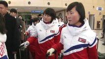 北 올림픽 선발대-여자 아이스하키 선수단 방남 / YTN