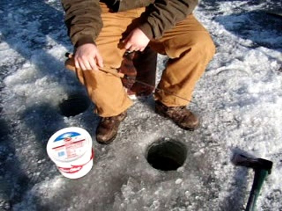 Ice fishing in Minnesota aux États-Unis.