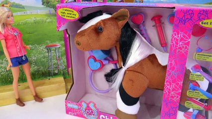 Vet Check ! Doctor Barbie Gives Shots To Breyer + Spirit Riding Free Horses - Toy Video