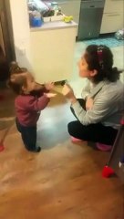 Annesile girdiği tartışma eğlenceli anlar yaşattı