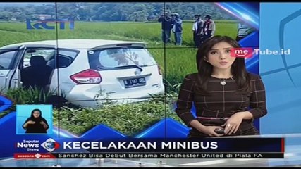 Hendak Menyalip, Mobil Minibus Terhempas ke Persawahan