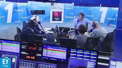 Katia Conf-call, l'attachée de presse du présidentt Macron à Davos : "Fais chier, y'a Manu qui nous a retrouvés, il a fait un speech en Anglais à 300 cravateux, il se sent plus !"