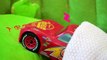 سيارات الفيديو قصص اللعب تجميع للأطفال ث/ديزني ماكوين السيارات مقابل شبح الديناصور في كابوس