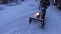 Yozgat'ta yoğun kar yağışı etkili oldu... 100 köy yolu ulaşıma kapandı