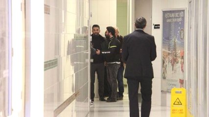 Hayranları Arda Turan'ı Görmek İçin Tuvaletin Önünde Kuyruk Oluşturdu