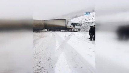 Yoğun Kar, Samsun-Ankara Yolunu Trafiğe Kapattı
