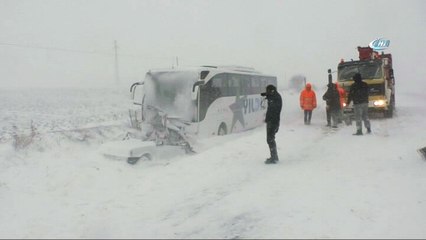 Tokat'ta yolcu otobüsü otomobile çarptı: 1 ölü, 3 yaralı