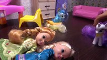 Elsa and Anna toddlers at My little pony hair salon with Barbie, Chelsea & Rapunzel