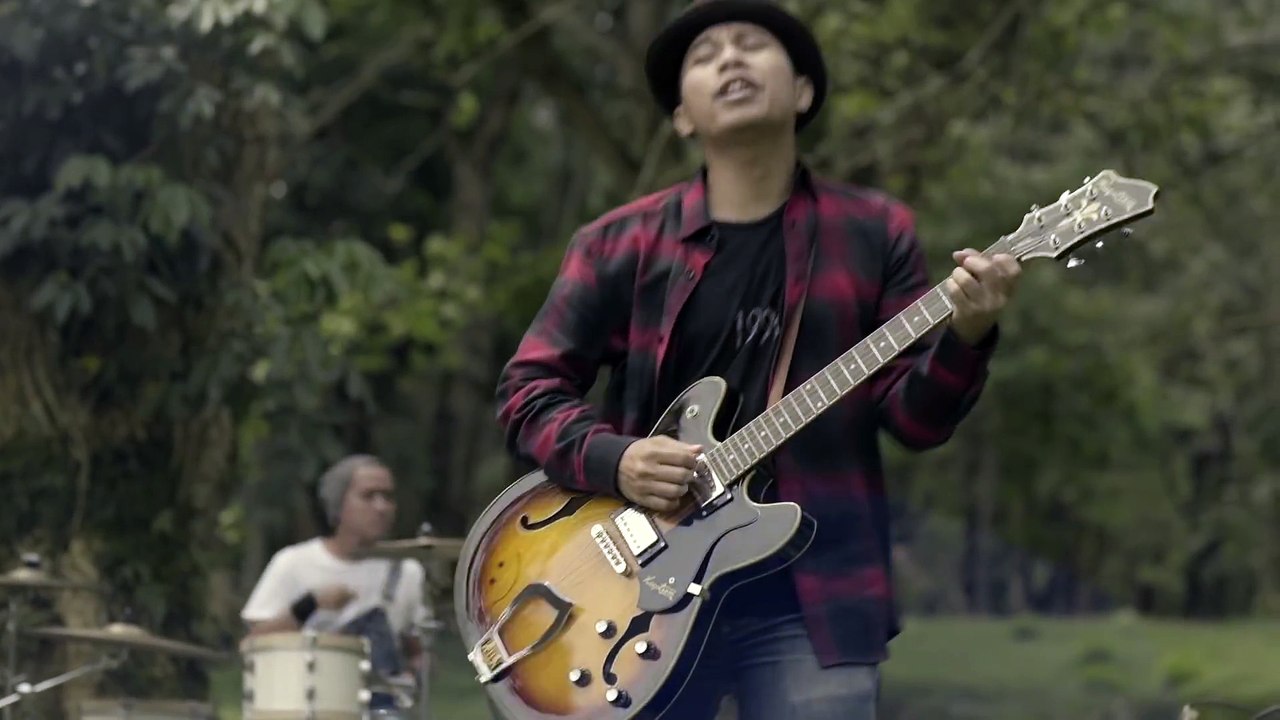 The Rain - Getir Menjadi Tawa Bila Kubersamanya (Official Video)