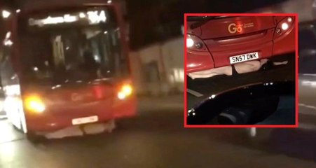 Uyuşturucunun Etkisindeki Kadın Çıplak Halde Halk Otobüsünün Altına Yattı