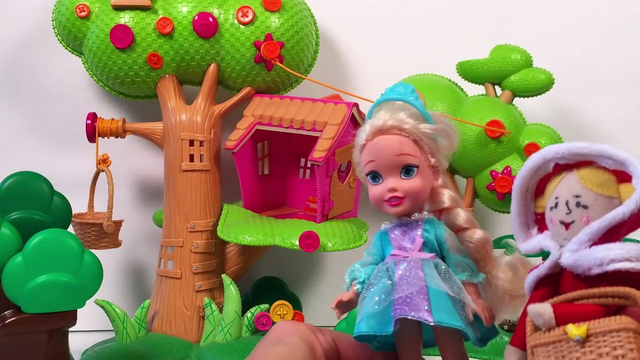 BIG BAD WOLF EATS ELSA AND LITTLE RED RIDING HOOD! HALLOWEEN SPECIAL!