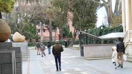 Alkol Alıp Yoldan Geçenlere Sataştı, Polisi Görünce İnkar Etti