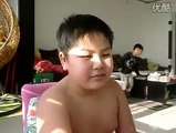 Chinese kid singing a Chinese song For Indian Cricket Team
