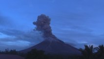 El volcán filipino Mayon intensifica sus erupciones y aumentan los evacuados