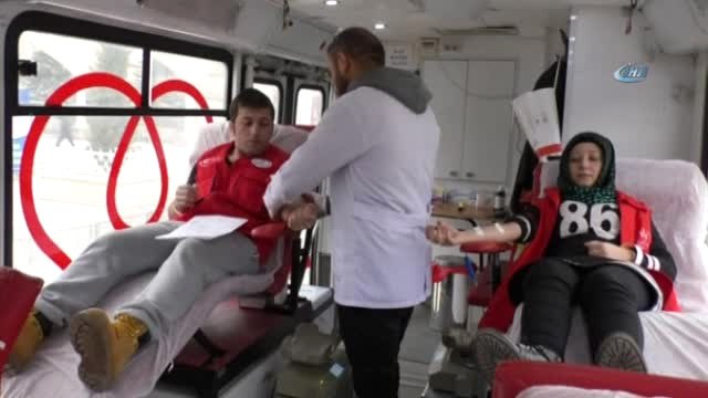 Kızılay'ın Kan Bağışı Çağrısına Gençlerden Destek