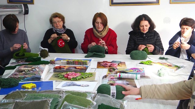 Kosovalı kadınlardan Türk askerine zeytin dalı nakışlı atkılar - PRİZREN