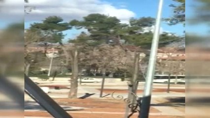 Denizli'de Şiddetli Fırtına Ağaçları Yerinden Söktü, İş Yerlerinin Tentelerini Devirdi