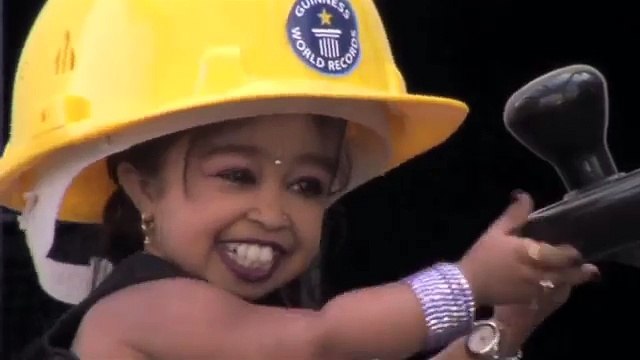 World's Smallest Adults Meet For The First Time - Guinness World Records