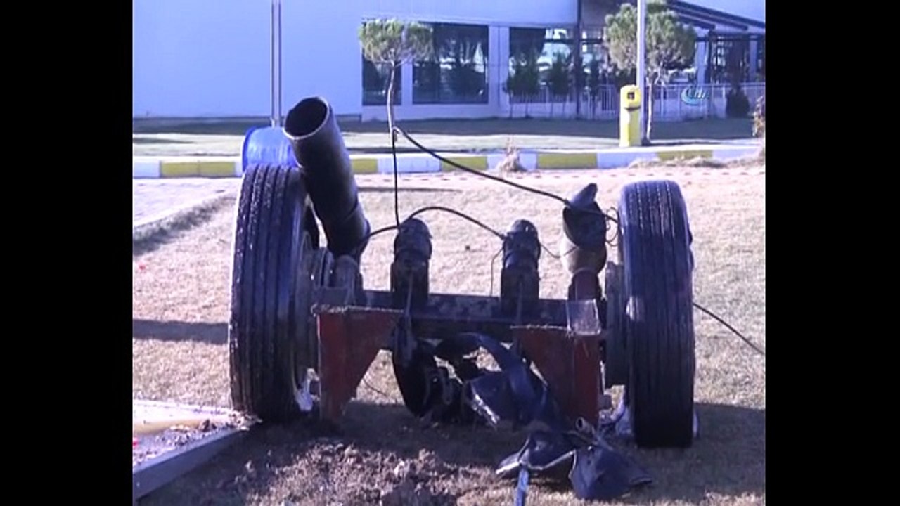 Uşak'ta feci kaza! Tonlarca kimyasal madde yola döküldü