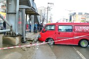 Trabzon'da Kontrolden Çıkan Minibüs, Otobüs Durağına Daldı: 5 Yaralı