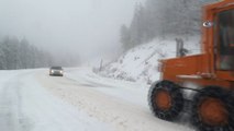 Domaniç Kocayayla'da kar yağışı, tipi ve buzlanma ulaşımı zorlaştırıyor