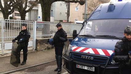 Le retour des gardiens de la paix devant la Maison d'arrêt de Besançon