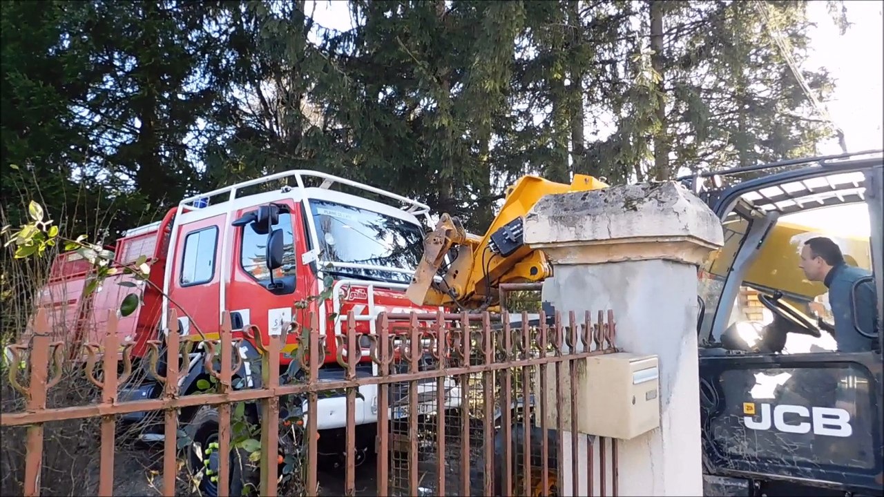 Camion secouru à Loyettes
