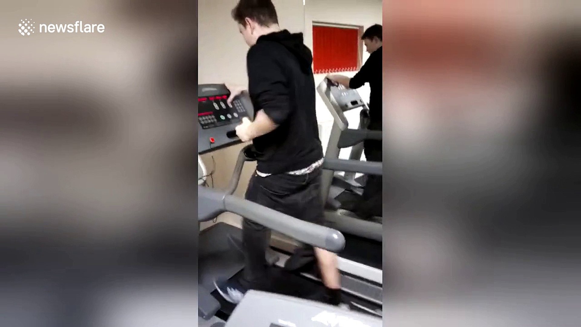 Funny moment students trousers fall down on treadmill - video Dailymotion
