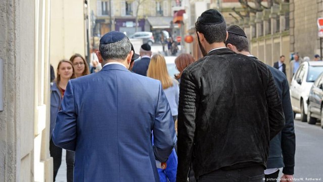 يهود فرنسيون يرحلون إلى إسرائيل بسبب معاداة السامية