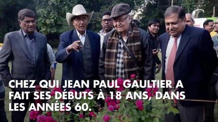 PHOTOS. Amanda Lear toute en transparence (et sans soutien-gorge) à la Fashion Week