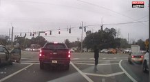 Etats-Unis : Une fusillade éclate sur une intersection en plein trafic (vidéo)