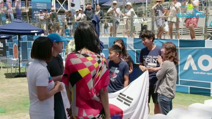 Open d'Australie 2018 - Hyeon Chung avec fans à Melbourne avant sa demie contre Roger Federer