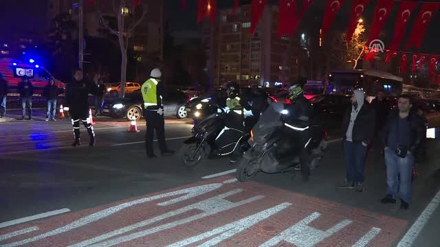 Damperi Açılan Kamyon Direği Devirdi - Vatan Caddesi'nde Trafik Normale Döndü