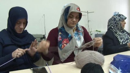 Mehmetçik İçin Kazak, Atkı ve Bere Örüyorlar