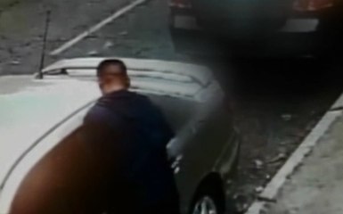 Captan en video el robo de un vehículo en Quito