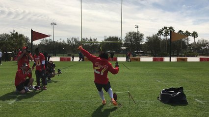 Hill, Hunt try kicking FGs at Pro Bowl practice; it doesn't go as planned