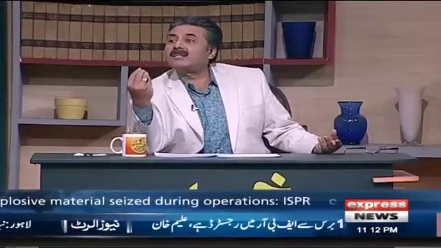 Aftab Iqbal criticized Nawaz Sharif over throwing flowers on himself by helicopter