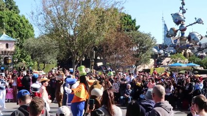 SEBASTIAN'S FIRST TIME AT DISNEYLAND | Jan 20 | GizzVlogs