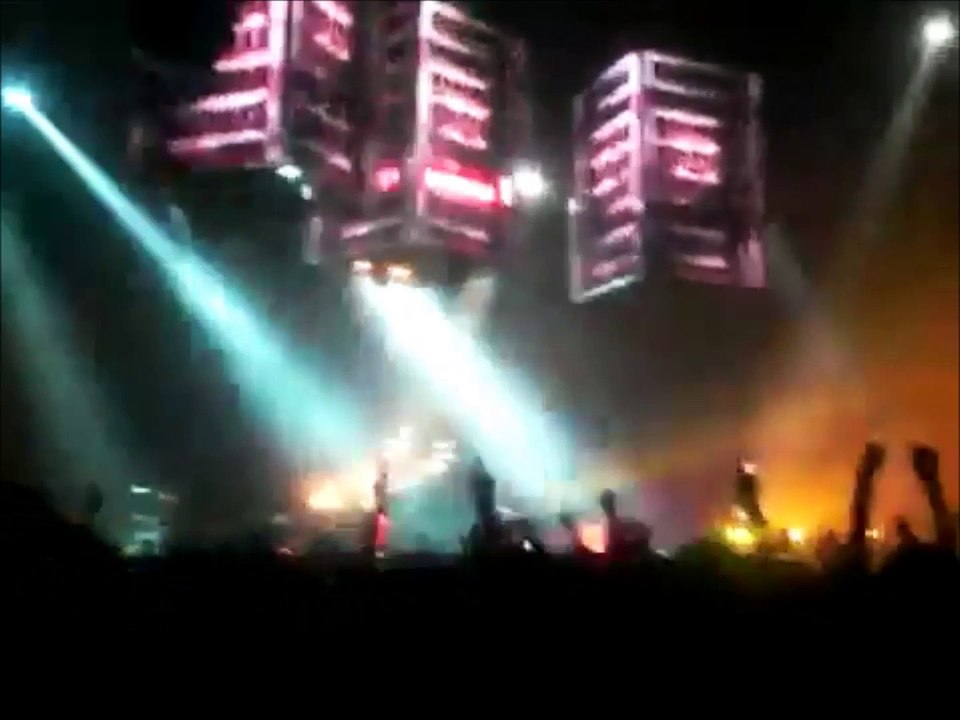 Muse - Interlude + Hysteria, Halle Tony Garnier, Lyon, France   11/22/2009