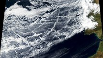 Imagen del Día de la NASA: Trazos de nubes y contaminación de naves que cruzan el Atlántico